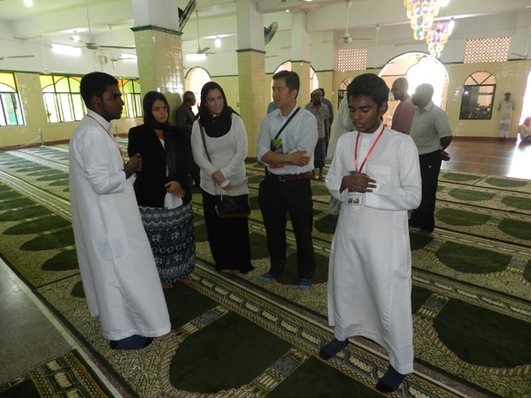 The first tour group comprising of Dawn Suni, Cultural affairs Officer of the US embassy in Colombo, Joshua Shen, Press Officer, US embassy and Mickey Crume